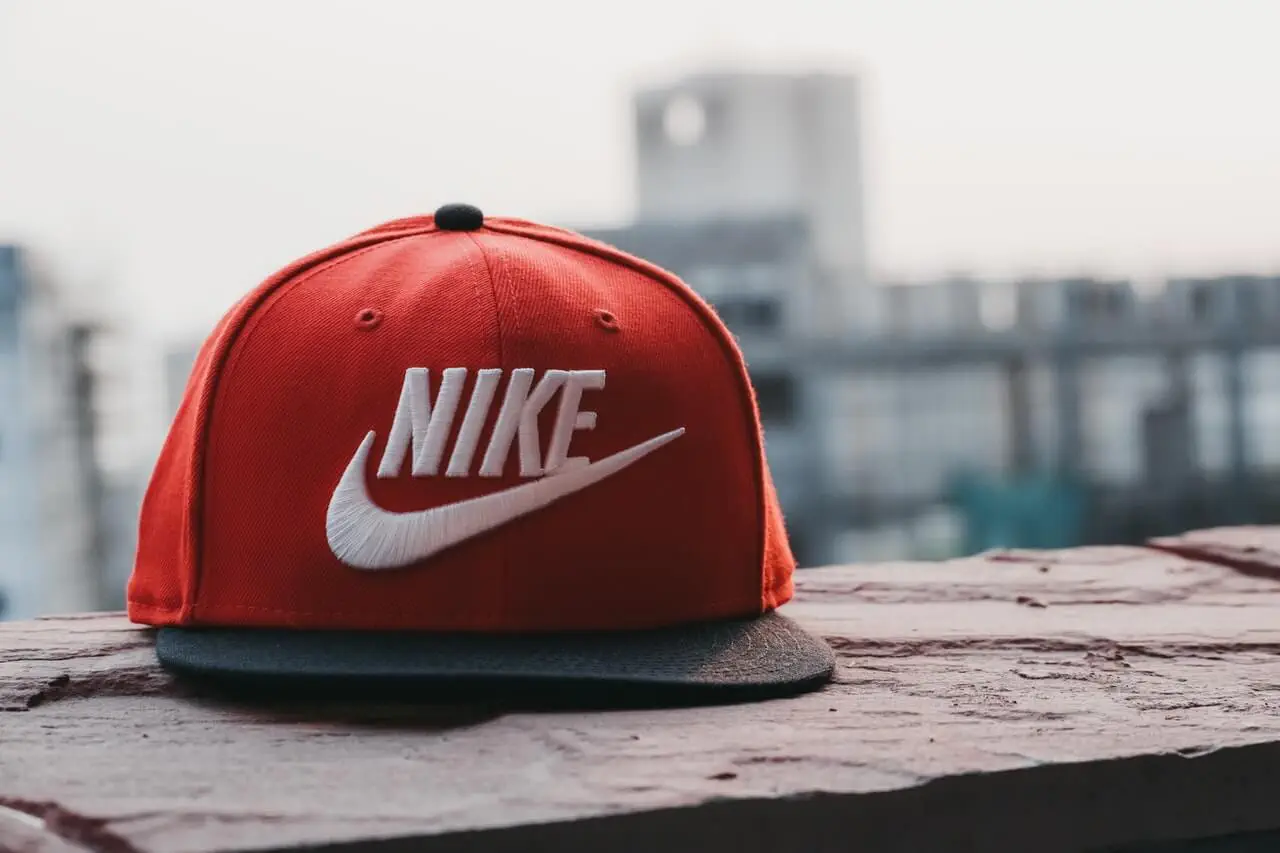 red-and-black-nike-fitted-cap-1124465 (1)